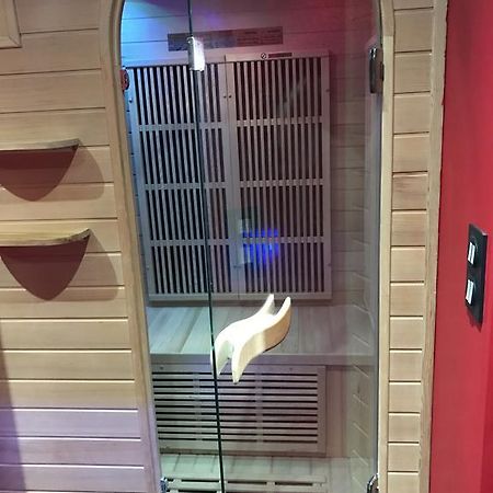 Le Cabaret Vip Spa Lyon Bagian luar foto